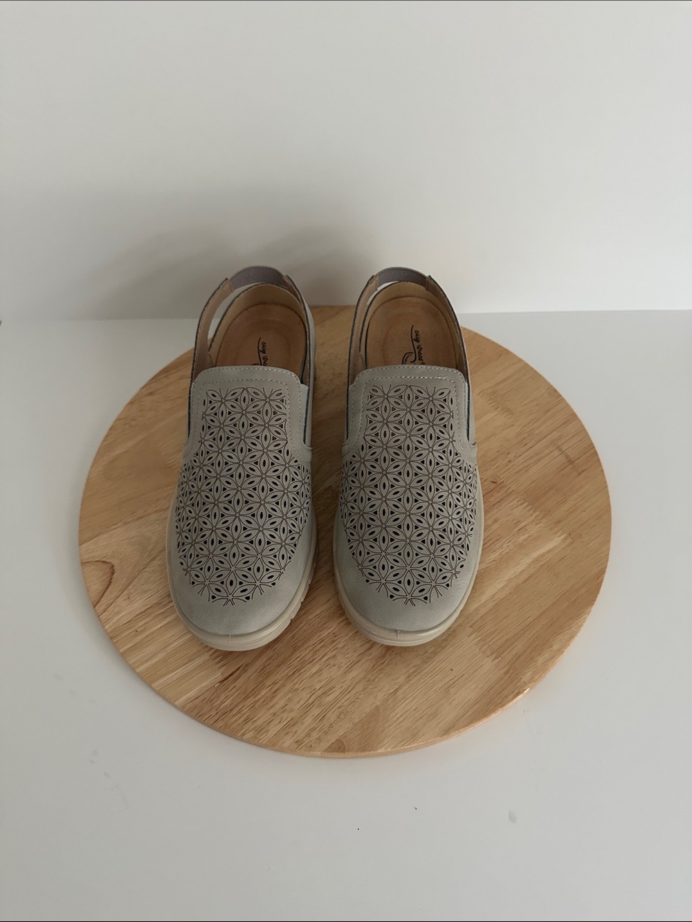 Easy Street Petal Womens Round Closed Toe Slip-On Shoe